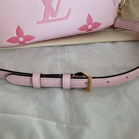 LOUIS Vuitton By The Pool Marshmallow Hobo - Picture 13 of 14